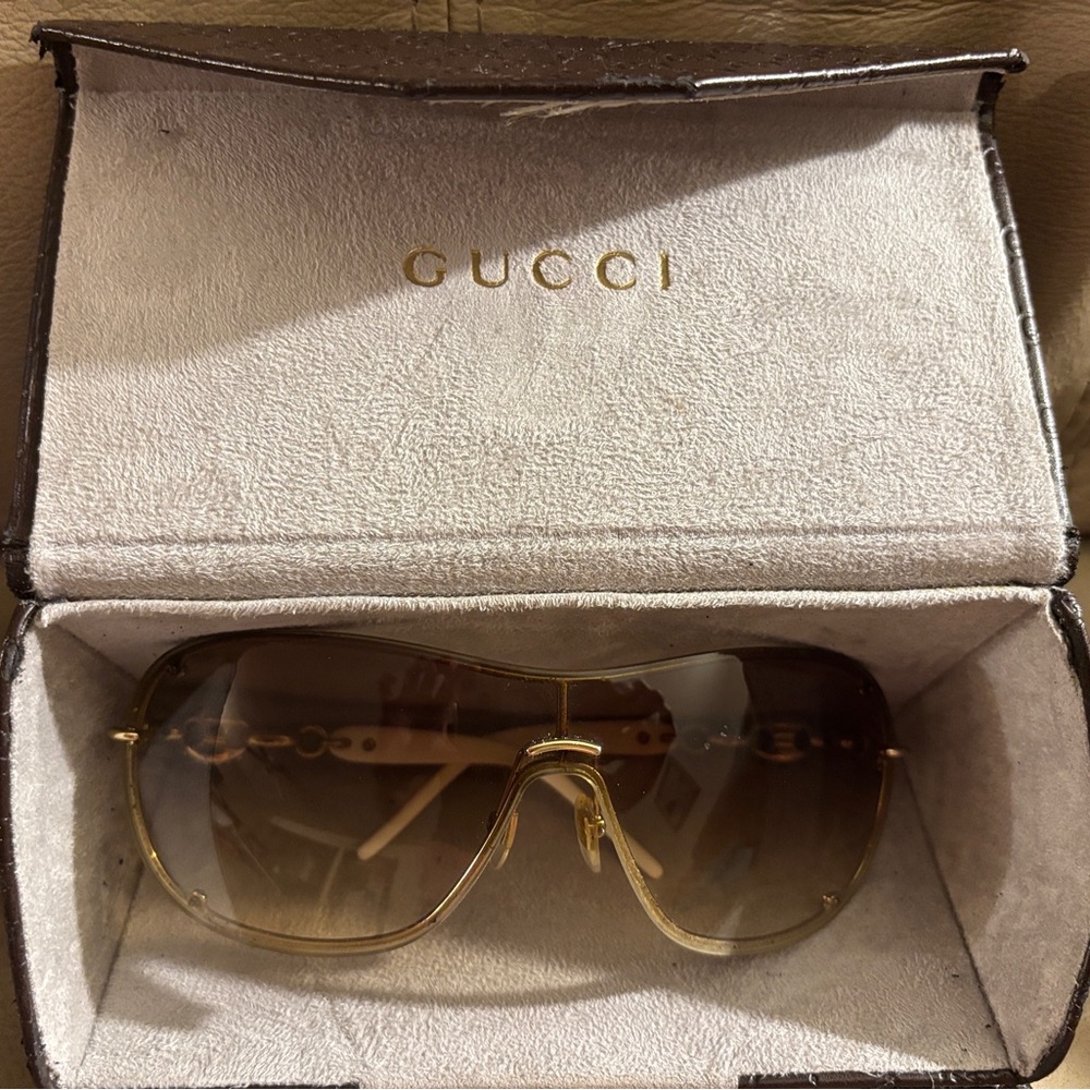 Gucci Women's Sunglasses with Gold Frame